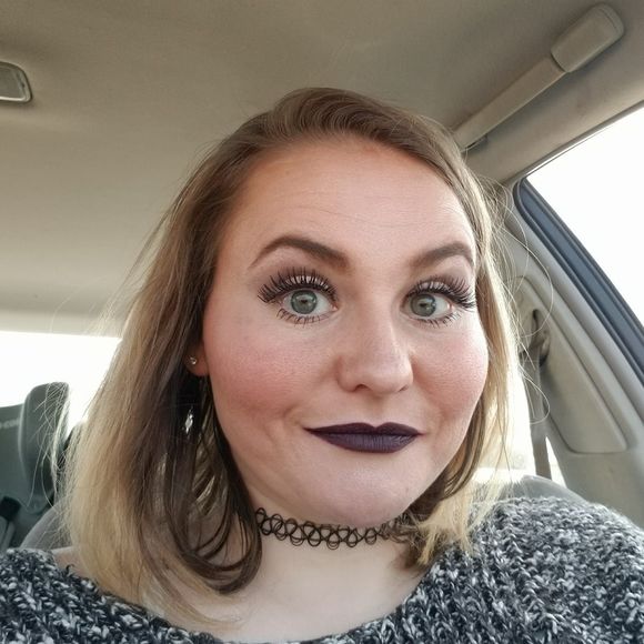 Meet your Posher, Beth - Picture 1 of 1